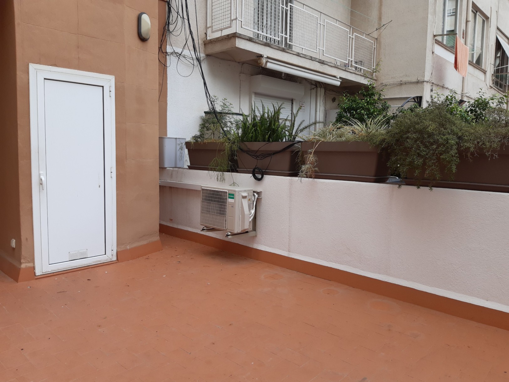 PISO CON TERRAZA