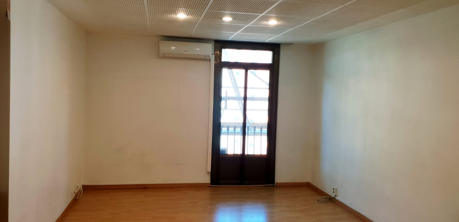 Oficina Pelai 12