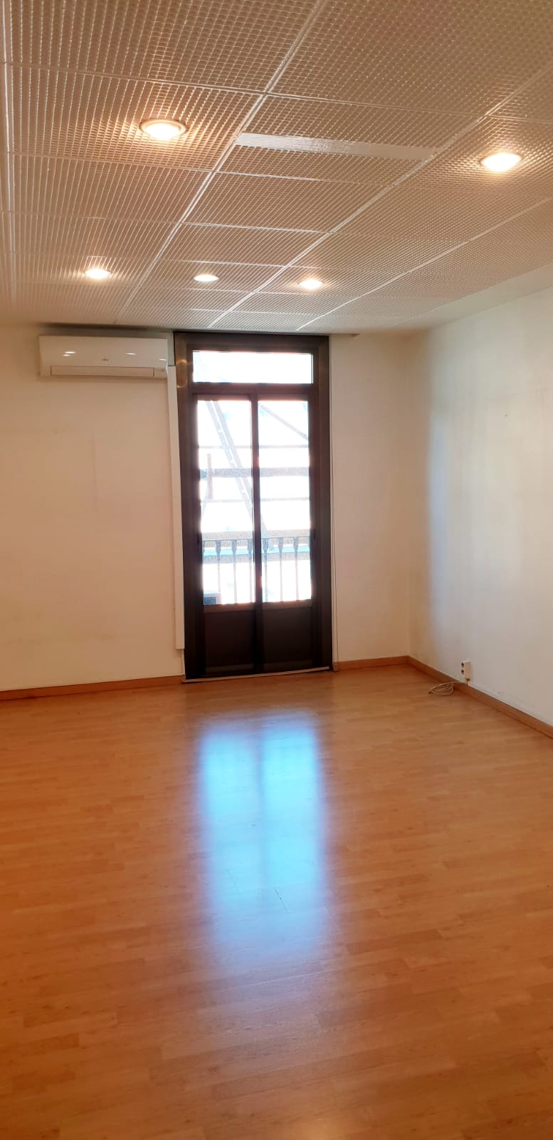 Oficina Pelai 12