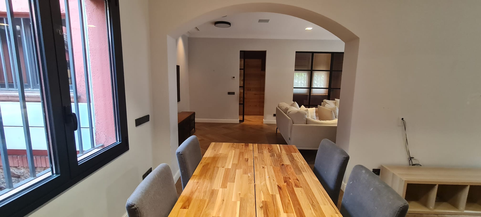 Renovated house for rent Anglí street